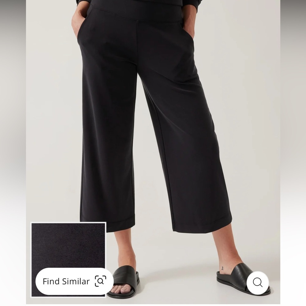 Athleta Seasoft Black Wide Leg Crop Pants Medium but fit like a Large